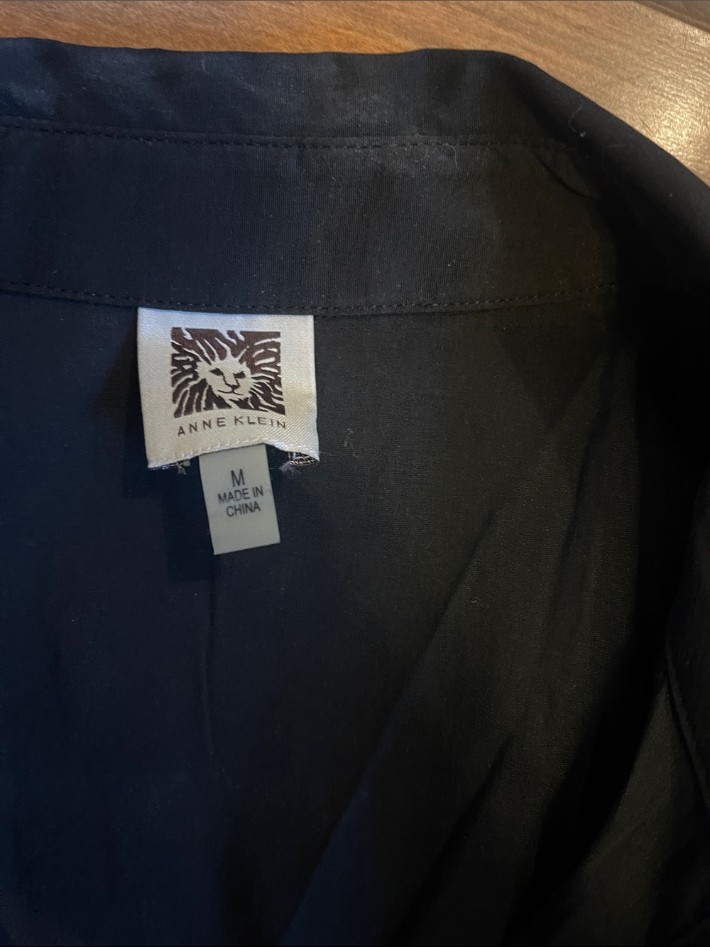 Woman’s Black Button-Up Anne Klein Shirt with gold Detail, stretch sides. - Picture 4 of 6